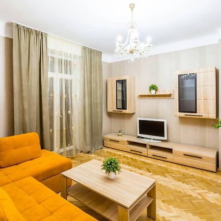 Apartments In The Center Lviv Luaran gambar